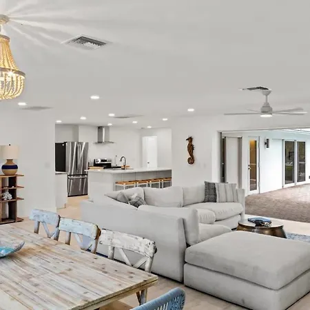 Sanibel Serenity- New Gorgeous Near Beach Villa With Pool